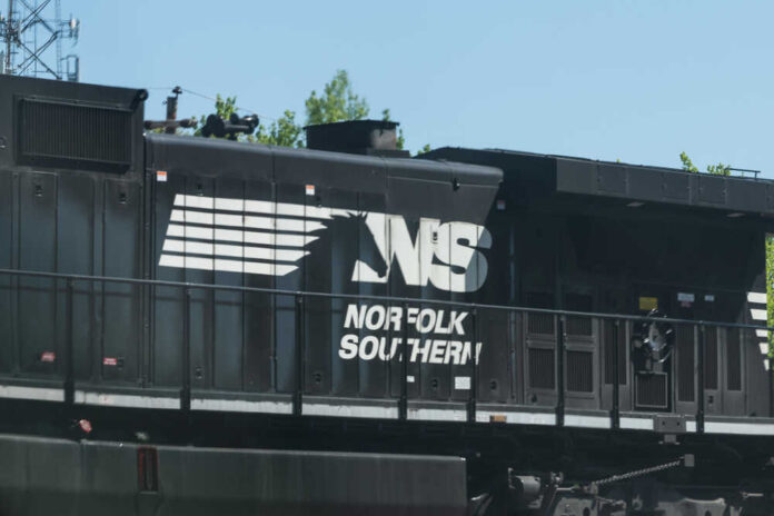 Atlanta,,Usa,-,April,20,,2018:,Norfolk,Southern,Locomotive,Cargo