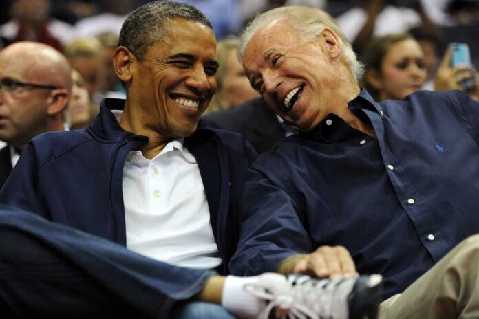 U.s.,President,Obama,And,Vp,Joe,Biden,Share,A,Laugh