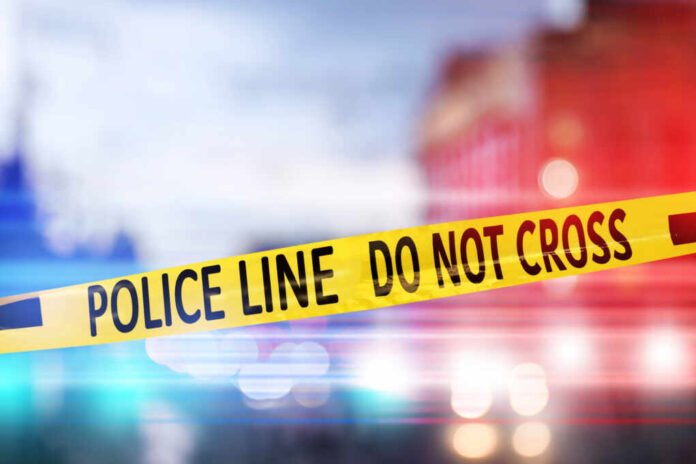 Yellow,Law,Enforcement,Tape,Isolating,Crime,Scene.,Blurred,View,Of