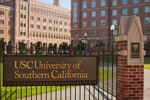 Sign for the University of Southern California on a campus
