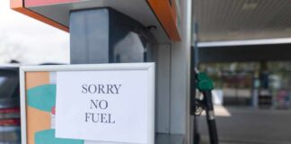 Sign at a gas station indicating no fuel available