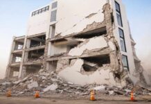 Indonesia Hit by Powerful M7.7 Earthquake!🚨 Buildings Collapse & Widespread Damage on Flores Island