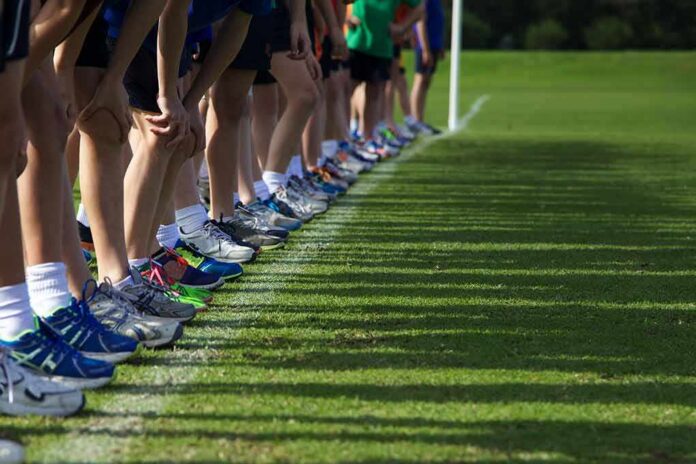 shutterstock_144463879 Runners lined up at a starting line on grass