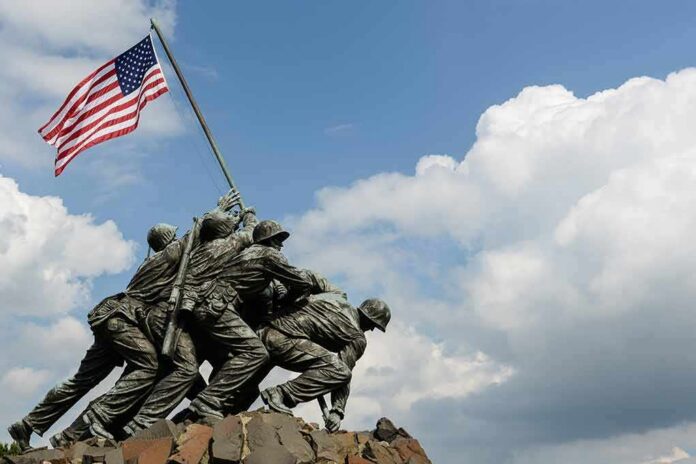 shutterstock_114754306 Iwo Jima Memorial statue with soldiers raising the American flag